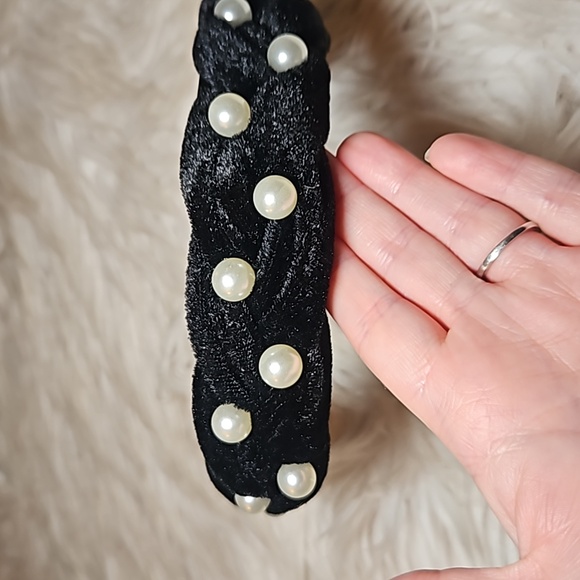 Velour Pearl Headband - Picture 2 of 8